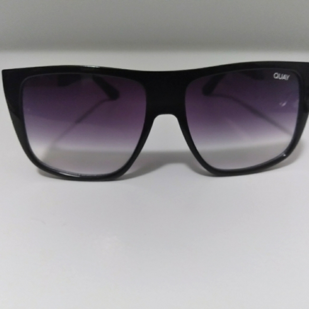 Quay Incognito black fade sunglasses